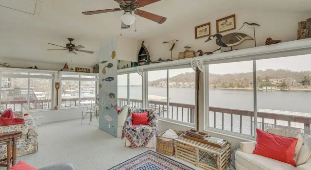 Коттедж с 2 комнатами с балконом Private Dock: Lake of the Ozarks Hideaway!