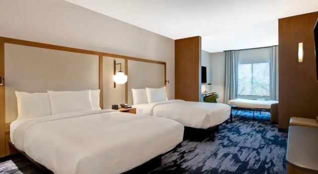 Четырёхместный люкс Fairfield Inn & Suites by Marriott Chicago Bolingbrook