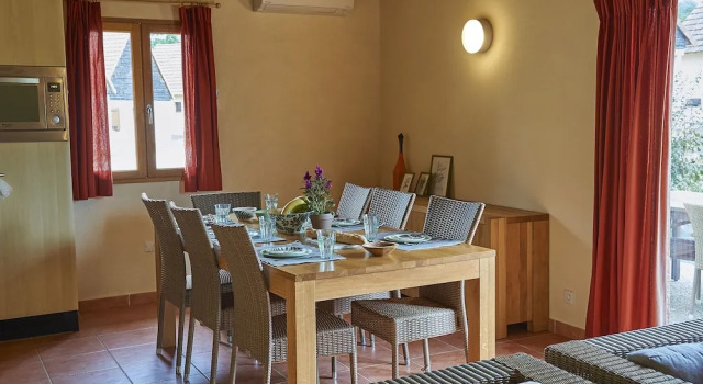 Le Lac Bleu, Book Hotel Lacapelle-Marival Lot