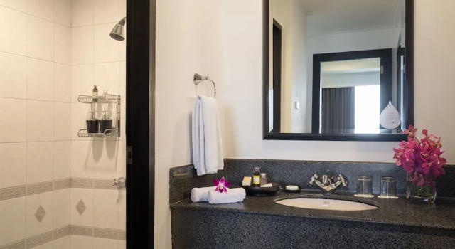 Номер Executive c 1 комнатой с балконом Somerset Vientiane