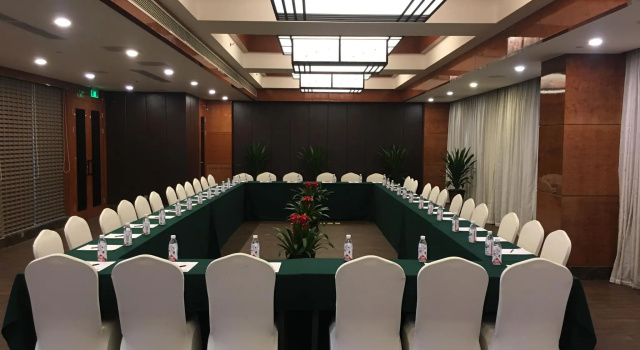 RT-hotel, Boek Hotel Hotels in Chengdu met parkeren, Parkeren