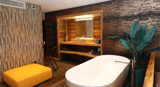 Люкс с красивым видом из окна Chambres dhôtes Le Repère des Anges et SPA