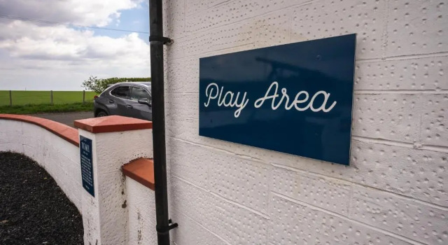 Lochlands 2br family caravan - pets-play park, Забронировать Дом для отпуска Отели Ангус с парковкой, Парковка