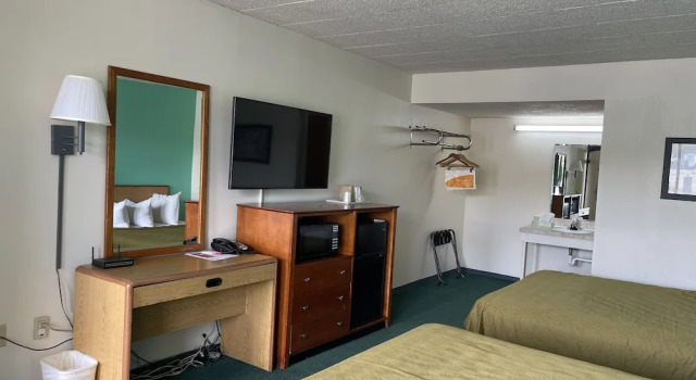 Четырёхместный номер Standard Horseshoe Curve Lodge