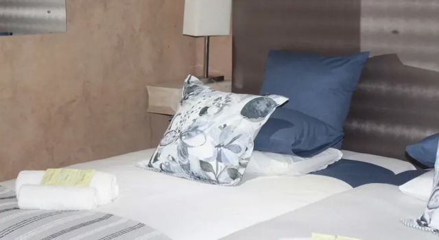 Falcon Guesthouse, Забронировать Гостевой дом Отели Апингтон с бассейном, рядом с Kalahari Mall, Бассейн