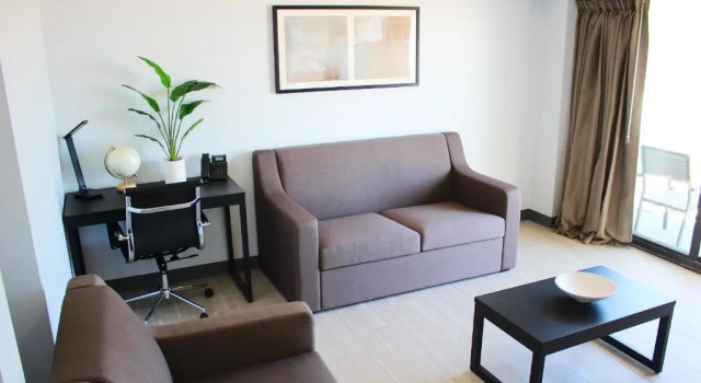 Номер Deluxe Sun and Sand Resort Oceanfront Suites