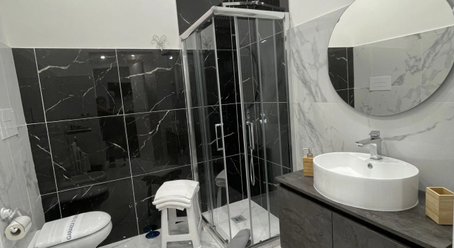 InTarsia Rooms, Забронировать Отель «постель и завтрак» Неаполь Кампания, рядом с Palazzo del Banco di Napoli