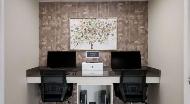 SureStay Plus by Best Western Pigeon Forge, Забронировать Отель Отели Пиджен-Фордж с парковкой, рядом с Центр LeConte в Пиджен-Фордж, Парковка