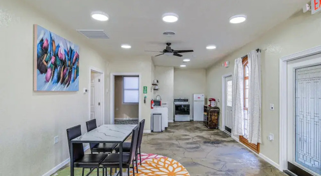 Апартаменты 2 Mi to Main St: Newton Guest House