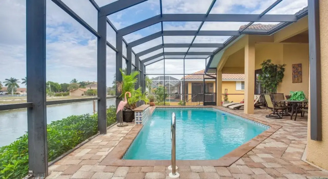 Upscale Marco Island Villa w/ Outdoor Bar + Pool, Забронировать Вилла Марко-Айленд штат Флорида, рядом с Marco Town Center Mall