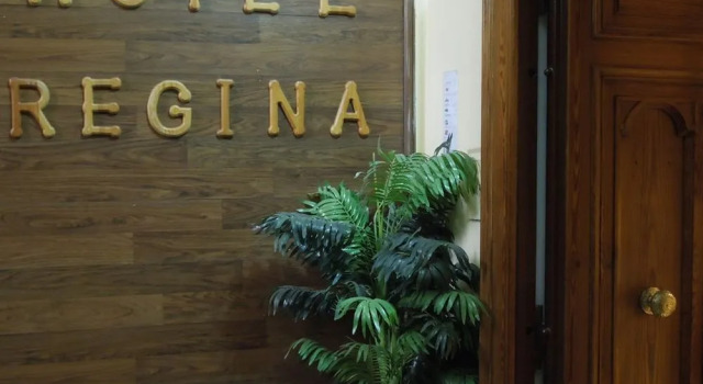 Regina Napoli, Забронировать Отель Отели Неаполя с завтраком, рядом с Кафедральный собор Неаполя, Завтраки