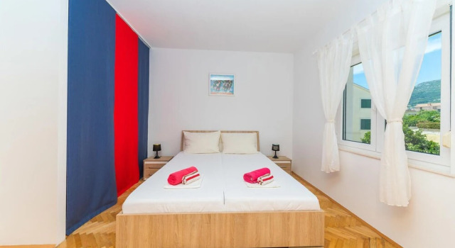 Beautiful Home in Kastel Luksic With Sauna, Wifi and 7 Bedrooms, Забронировать Отель Отели Каштел-Лукшич 3 звезды, 3*