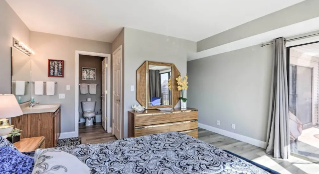Fireplace & Water Views: Lake Ozark Condo!, Buchen Sie Ferienwohnung Lake Ozark USA