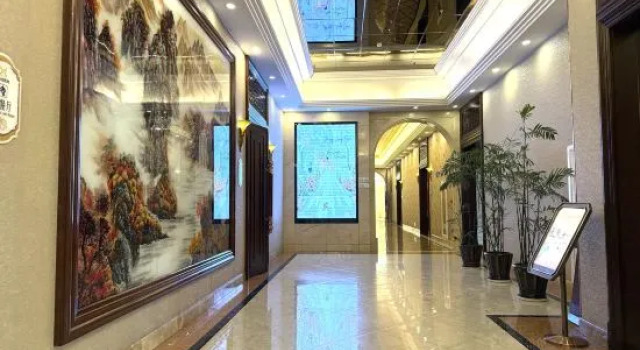 Xinlianxin Jingya Hotel, Rezerwuj Hotel Hotele w Chifeng z parkingiem, Parking