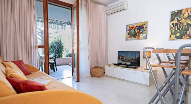 APARTMENT ORTENSIA - Regarda Travel, Prenota Appartamento Hotel a Veneto con piscina, Piscina