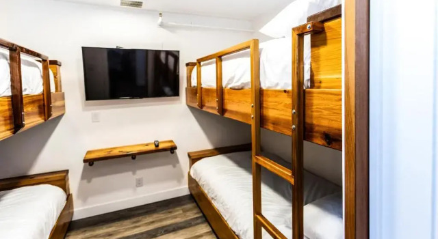 Семейный номер Standard Crash Hotel Squamish