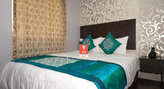 OYO 110 Cosmic Hotel