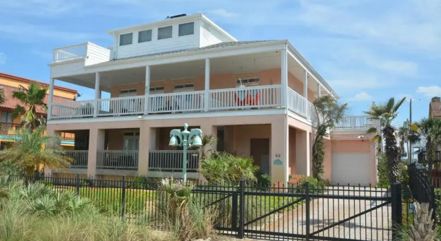 Коттедж Just Beachy A Luxury Retreat Sleeps 12 3 Levels with Elevator- Perfect for 1-3 Families Travelin