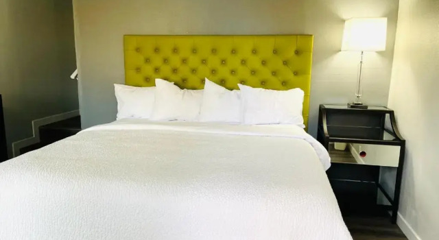 Номер Standard Tides Inn & Suites