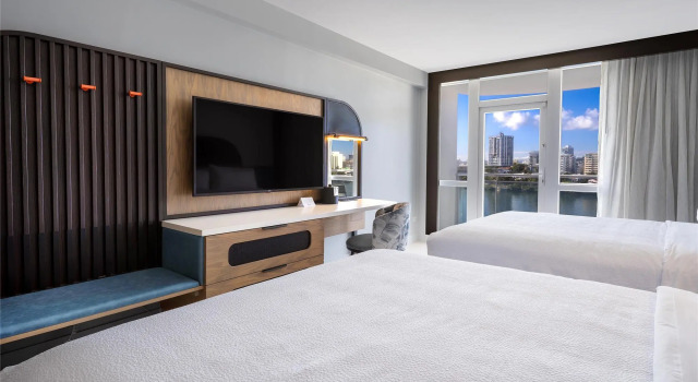 Четырёхместный номер Standard с видом на залив Hilton Garden Inn San Juan Condado