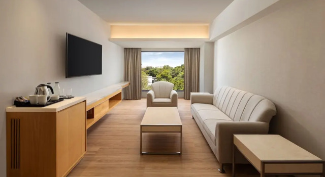 Полулюкс Courtyard by Marriott Tiruchirappalli