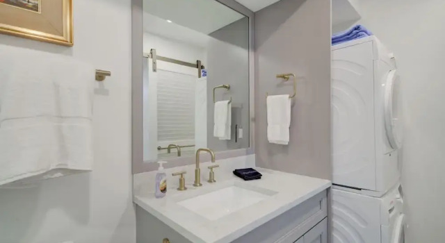 Номер Standard с видом на сад LeMalo Vacation Rental: Stylish 1-BR Condo Near 5th Ave S & Gulf Beaches Coastal Vibes, King Bed, and Private Outdoor Space. Perfect Location for Dining, Shopping and Exploring Naples!