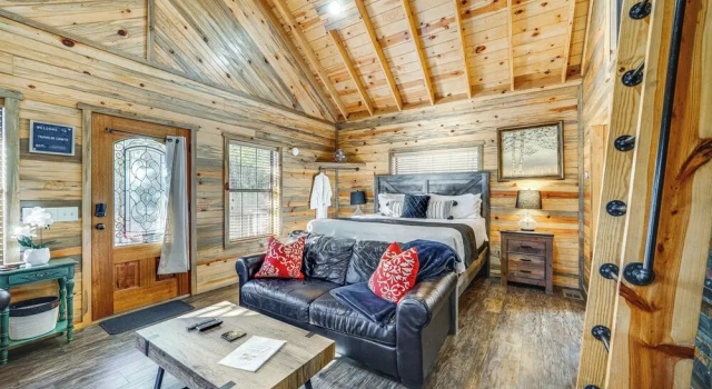 Hot Tub & Fire Pit: Cozy Cabin in Broken Bow!, Rezerwuj Hotel Hochatown Oklahoma