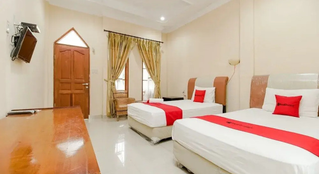RedDoorz Plus @ Jalan Tugu Silalahi Tongging, Забронировать Отель Тонгинг Суматра