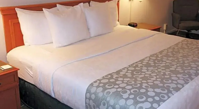 Четырёхместный номер Deluxe Motel 6 Huntsville AL University Dr