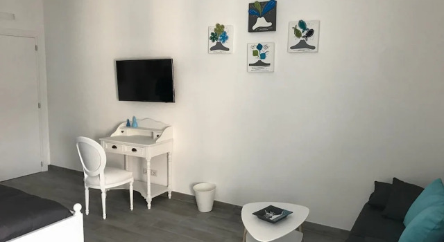 Suite Napoletana, Забронировать Отель «постель и завтрак» Отели Неаполя с завтраком, рядом с Кафедральный собор Неаполя, Завтраки