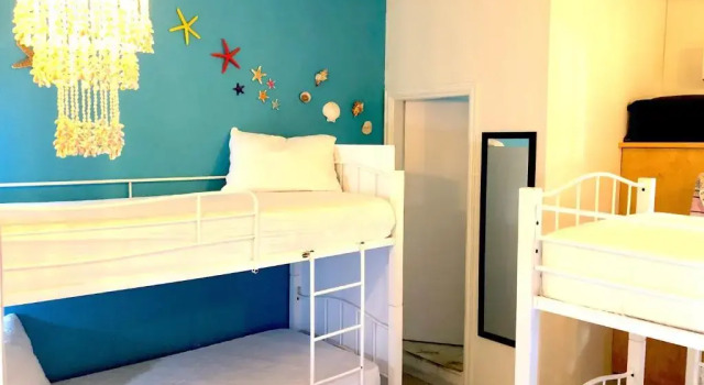 Кровать в общем номере Rhodes Backpackers Boutique Hostel and Apartments