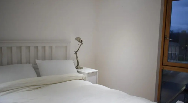 Modern 1 Bedroom Apartment Near Homerton, Varaa Huoneisto Asunnot kohteessa Merseyside, Huoneisto