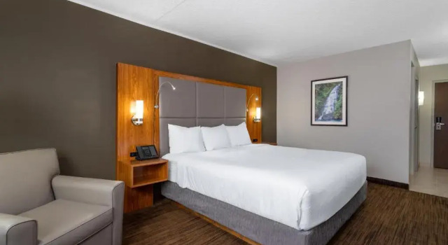 Номер Deluxe Ramada by Wyndham Northern Grand Hotel & Conference Centre