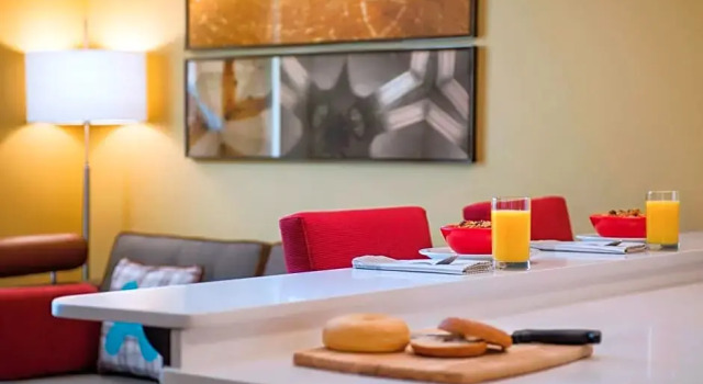 Четырёхместный люкс с 2 комнатами TownePlace Suites by Marriott Red Deer