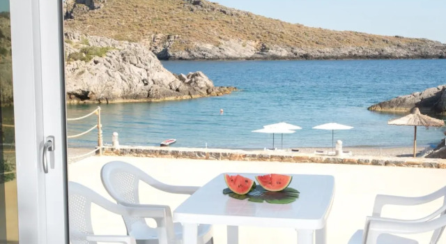 Студия Deluxe Beachfront Studio Kyma East