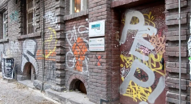 TOP CENTRAL Hideout close to Everything AC + WIFI + TV, Забронировать Отель Отели Софии 3 звезды, рядом с Королевский дворец, 3*