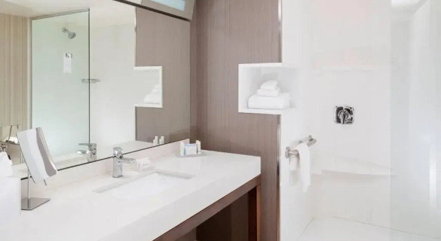 Двухместный люкс Courtyard by Marriott Atlanta Lithia Springs