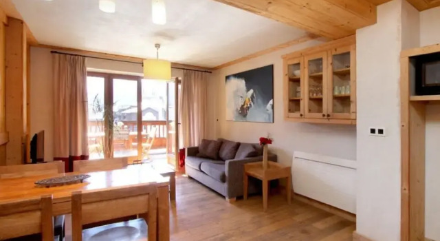 Apartment With Terrace & Parking