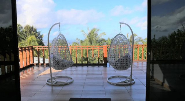 Room in B&B - Master Suite Family Room With Views of the Ocean, Rezerwuj Bed and Breakfast Thulusdhoo 