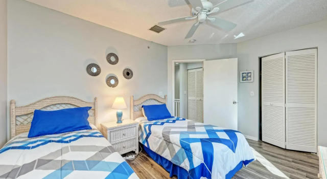 Longboat Key Cedars Beach House-pet Friendly-2 Minute To The Beach, Забронировать Отель Отели в центре Лонгбоут-Ки, в центре