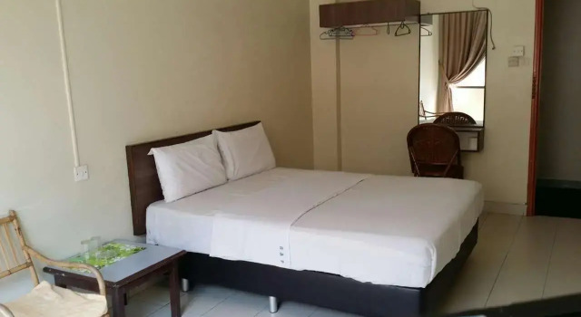 Dragon & Phoenix Hotel