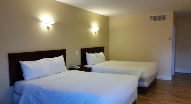 Четырёхместный номер Standard Comox Valley Inn & Suites