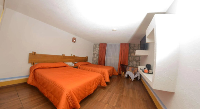 Четырёхместный номер Standard Howard Johnson by Wyndham Morelia Calle Real