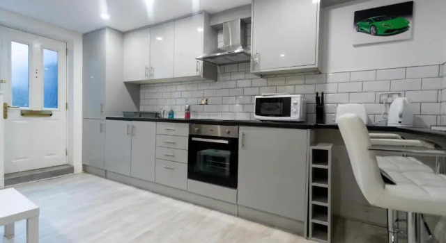 Апартаменты Deluxe Westwood Apartment
