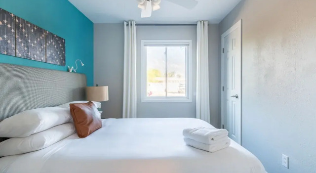 4BR Remodeled Classic near Old Town by WanderJaunt