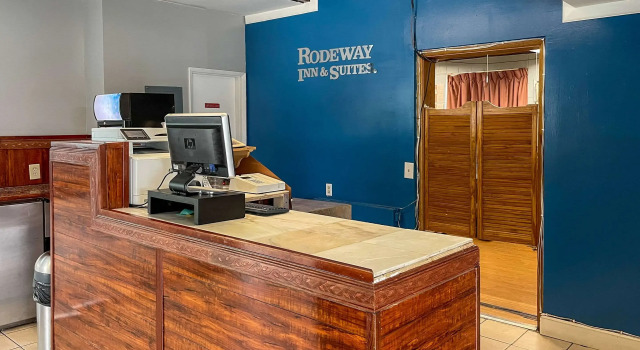 Rodeway Inn & Suites Omak - Okanogan, Prenota Hotel Omak Loup Loup