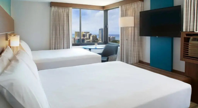 Четырёхместный номер Standard с видом на океан Holiday Inn Express Waikiki by IHG
