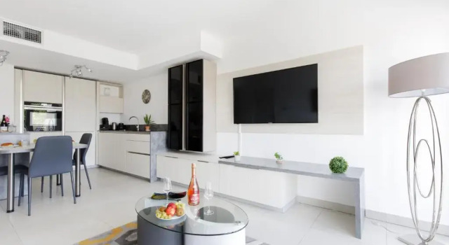 Mandelieu 404 Yourhosthelper (Adults Only), Rezervasyon Daire Mimosa Road otoparklı oteller, Otopark