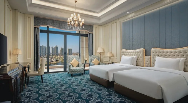 Четырёхместный номер Standard с видом на озеро Crowne Plaza Dongying by IHG