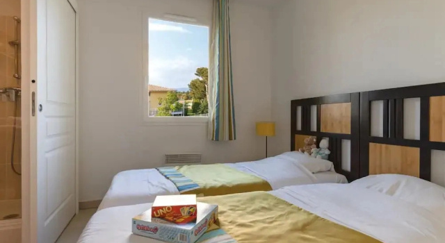 Bright Apartment in Le Brusc, Rezervasyon Daire Var coast otoparklı oteller, Otopark